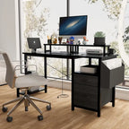 Bureau d'ordinateur moderne avec multiprise, supports pour deux moniteurs et 2 tiroirs pour le bureau à domicile ou l'organisation d'études