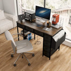 Bureau d'ordinateur moderne avec multiprise, supports pour deux moniteurs et 2 tiroirs pour le bureau à domicile ou l'organisation d'études