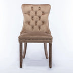 Chaise de salle à manger contemporaine haut de gamme en velours capitonné avec pieds en bois et clous décoratifs, lot de 2 pièces.