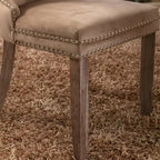 Chaise de salle à manger contemporaine haut de gamme en velours capitonné avec pieds en bois et clous décoratifs, lot de 2 pièces.