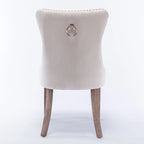 Chaise de salle à manger contemporaine haut de gamme en velours capitonné avec pieds en bois et clous décoratifs, lot de 2 pièces.